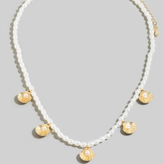 SCOTTIE CLAM SHELL PEARL NECKLACE