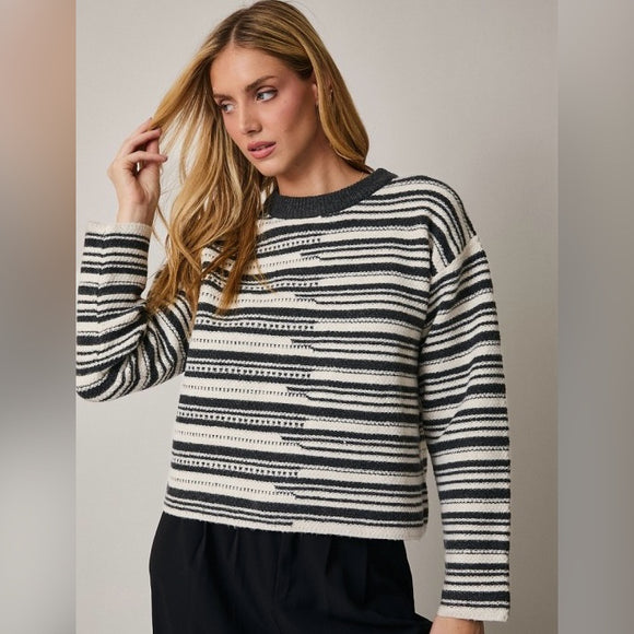 PLAYING AROUND GRAY AND WHITE KNIT SWEATER