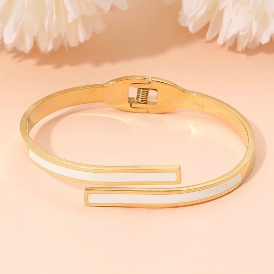 GOLD STAINLESS STEEL WHITE OVERLAP BRACELET
