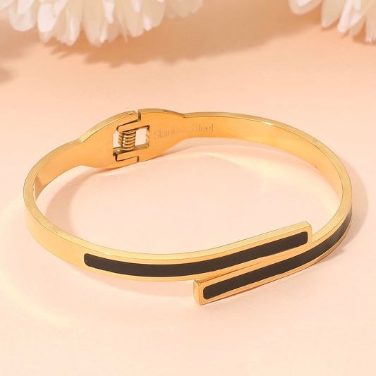 GOLD STAINLESS STEEL BLACK OVERLAP BRACELET