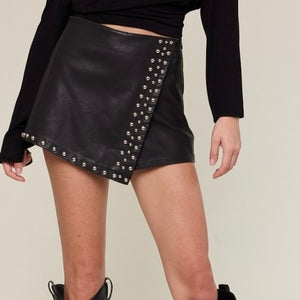 WITH THE BAND BLACK FAUX LEATHER STUDDED SKORT