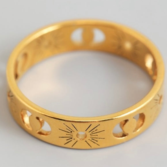 SANSA GOLD MOON RING