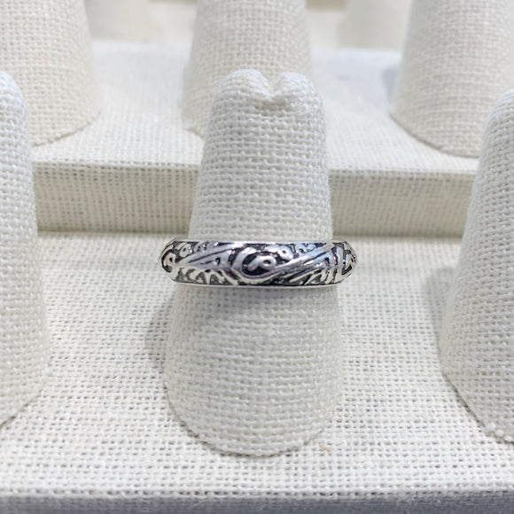 SILVER ENGRAVED RING